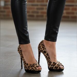 Steve Madden Animal Print Peep Toe Heels- size 6